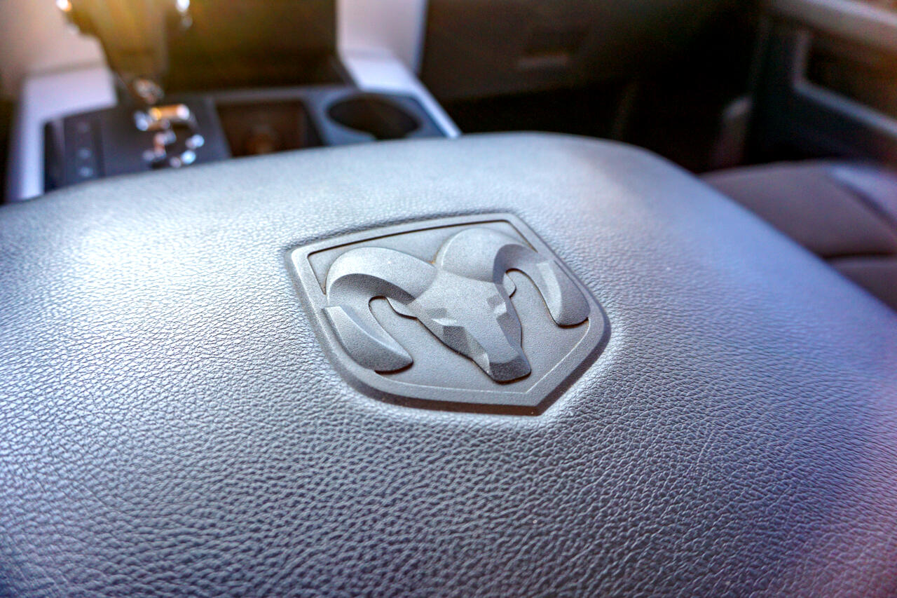 Dodge Ram 1500 4WD Crew Cab 140.5" Sport 2010