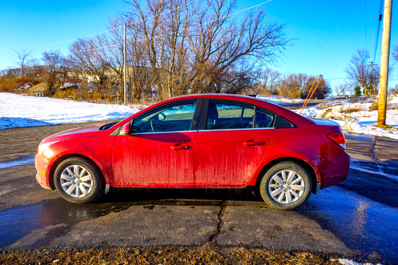 Chevrolet Cruze 4dr Sdn LT w/1LT 2011