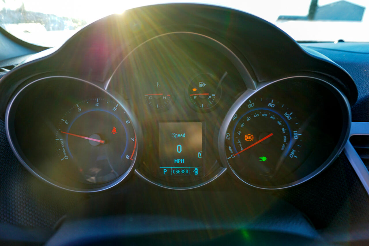 Chevrolet Cruze 4dr Sdn LT w/1LT 2011