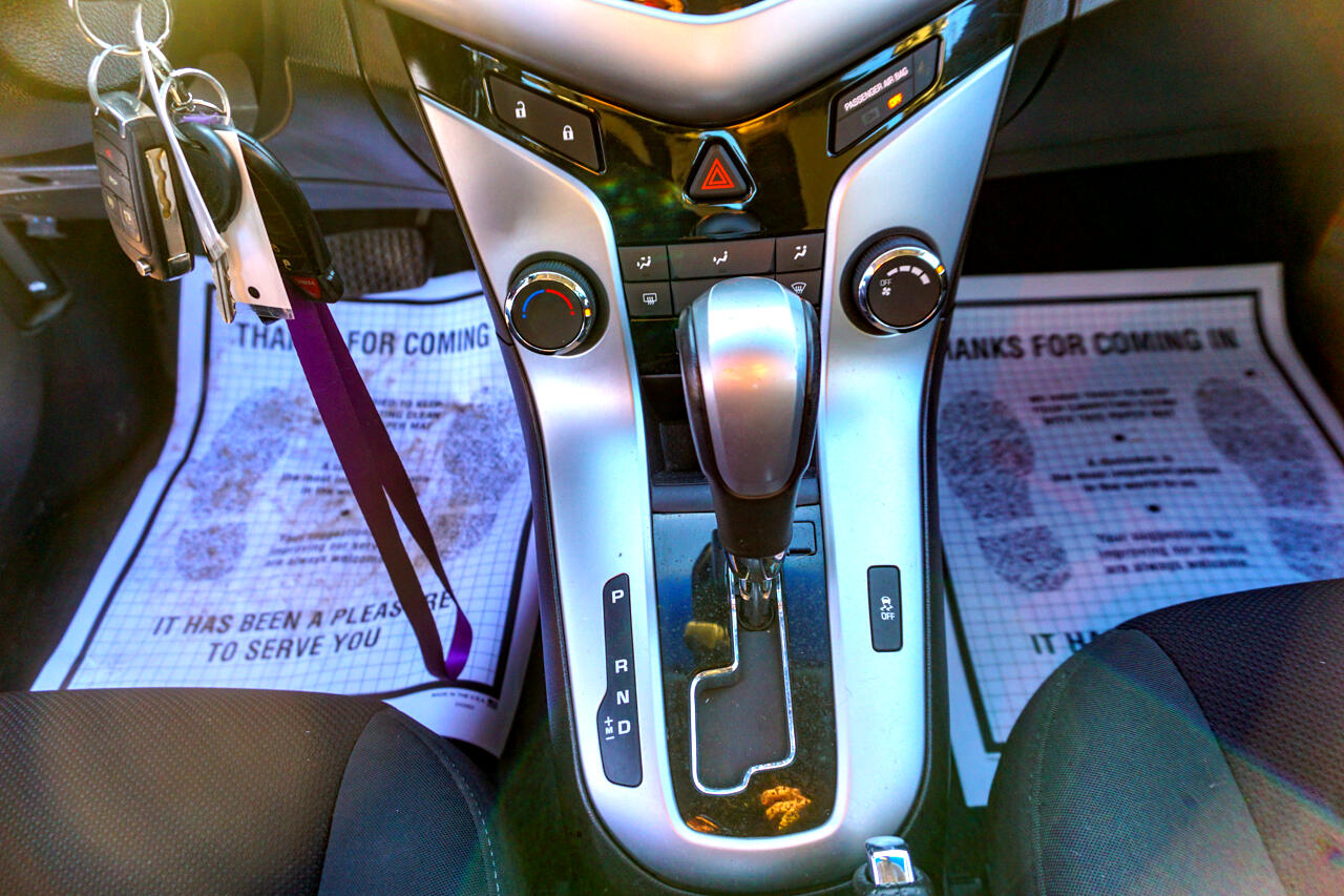 Chevrolet Cruze 4dr Sdn LT w/1LT 2011