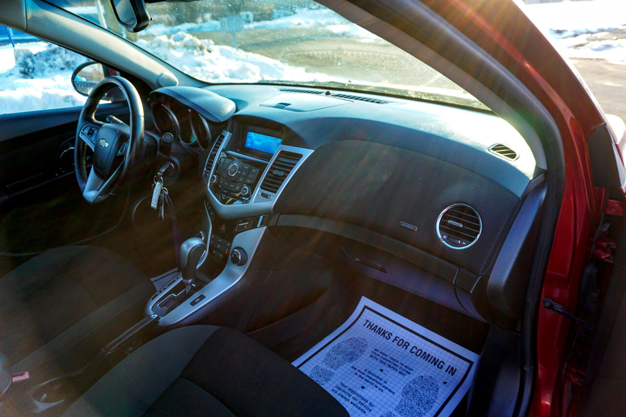 Chevrolet Cruze 4dr Sdn LT w/1LT 2011