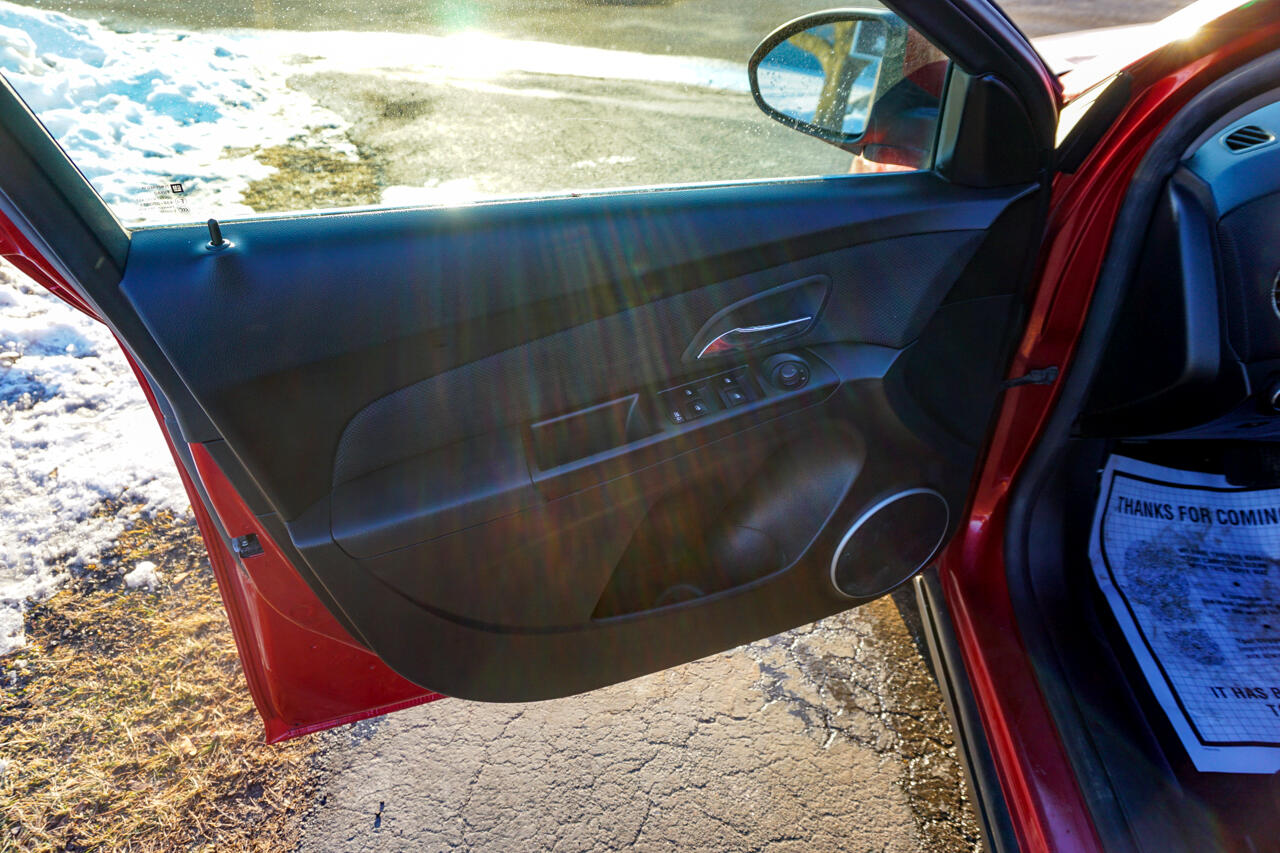 Chevrolet Cruze 4dr Sdn LT w/1LT 2011