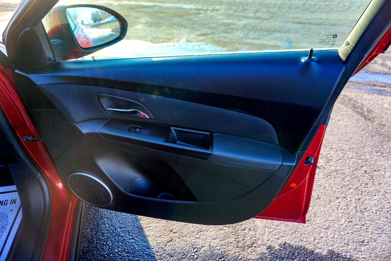 Chevrolet Cruze 4dr Sdn LT w/1LT 2011