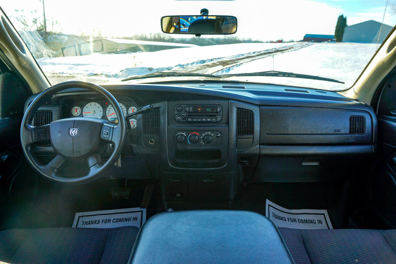 Dodge Ram 1500 4dr Quad Cab 140.5" WB 4WD ST 2004