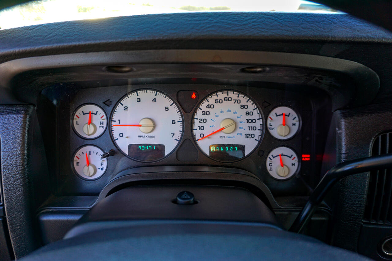 Dodge Ram 1500 4dr Quad Cab 140.5" WB 4WD ST 2004