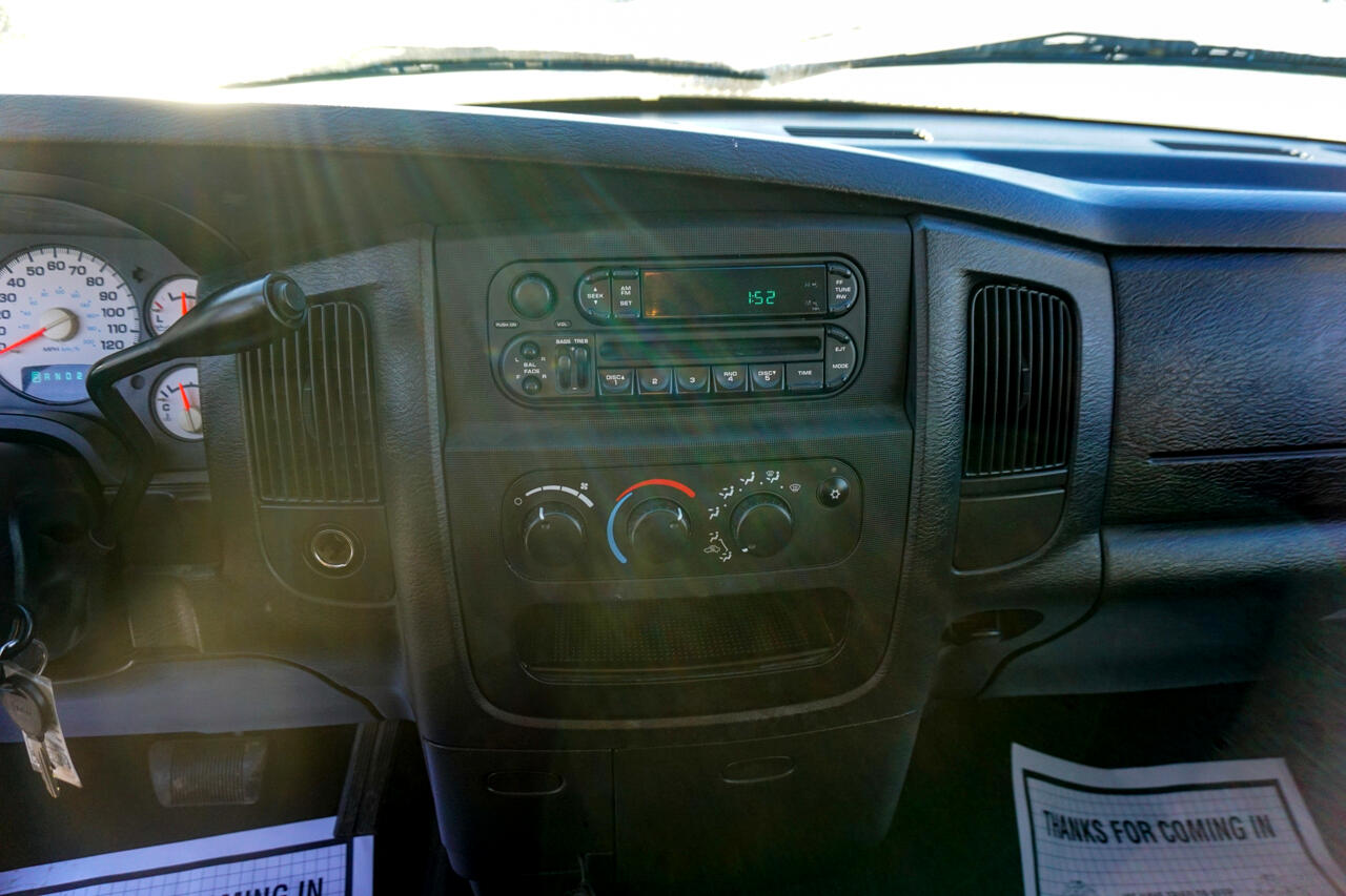 Dodge Ram 1500 4dr Quad Cab 140.5" WB 4WD ST 2004