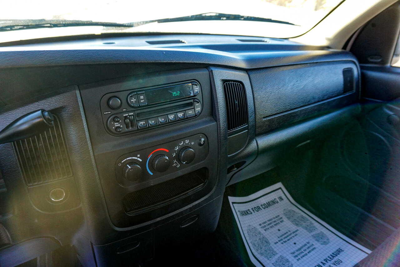 Dodge Ram 1500 4dr Quad Cab 140.5" WB 4WD ST 2004