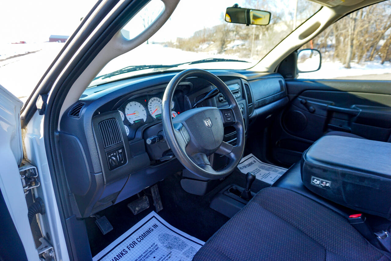 Dodge Ram 1500 4dr Quad Cab 140.5" WB 4WD ST 2004