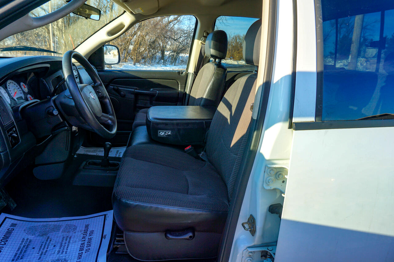 Dodge Ram 1500 4dr Quad Cab 140.5" WB 4WD ST 2004