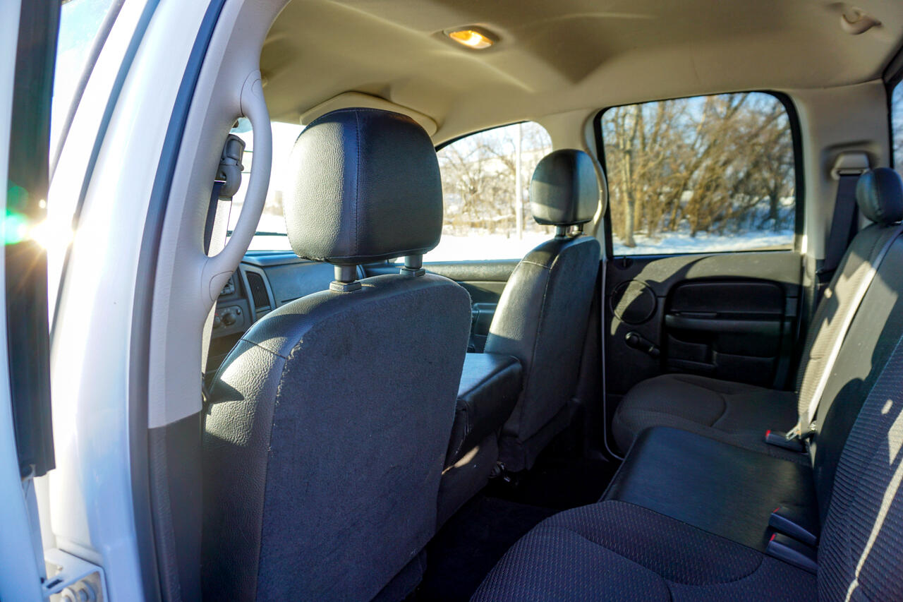 Dodge Ram 1500 4dr Quad Cab 140.5" WB 4WD ST 2004