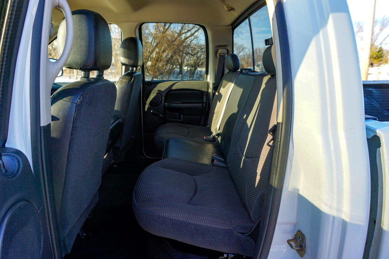 Dodge Ram 1500 4dr Quad Cab 140.5" WB 4WD ST 2004