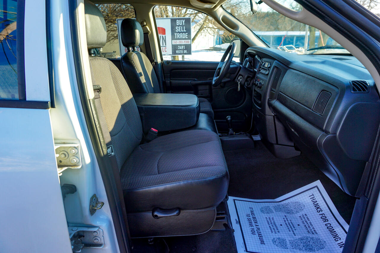 Dodge Ram 1500 4dr Quad Cab 140.5" WB 4WD ST 2004