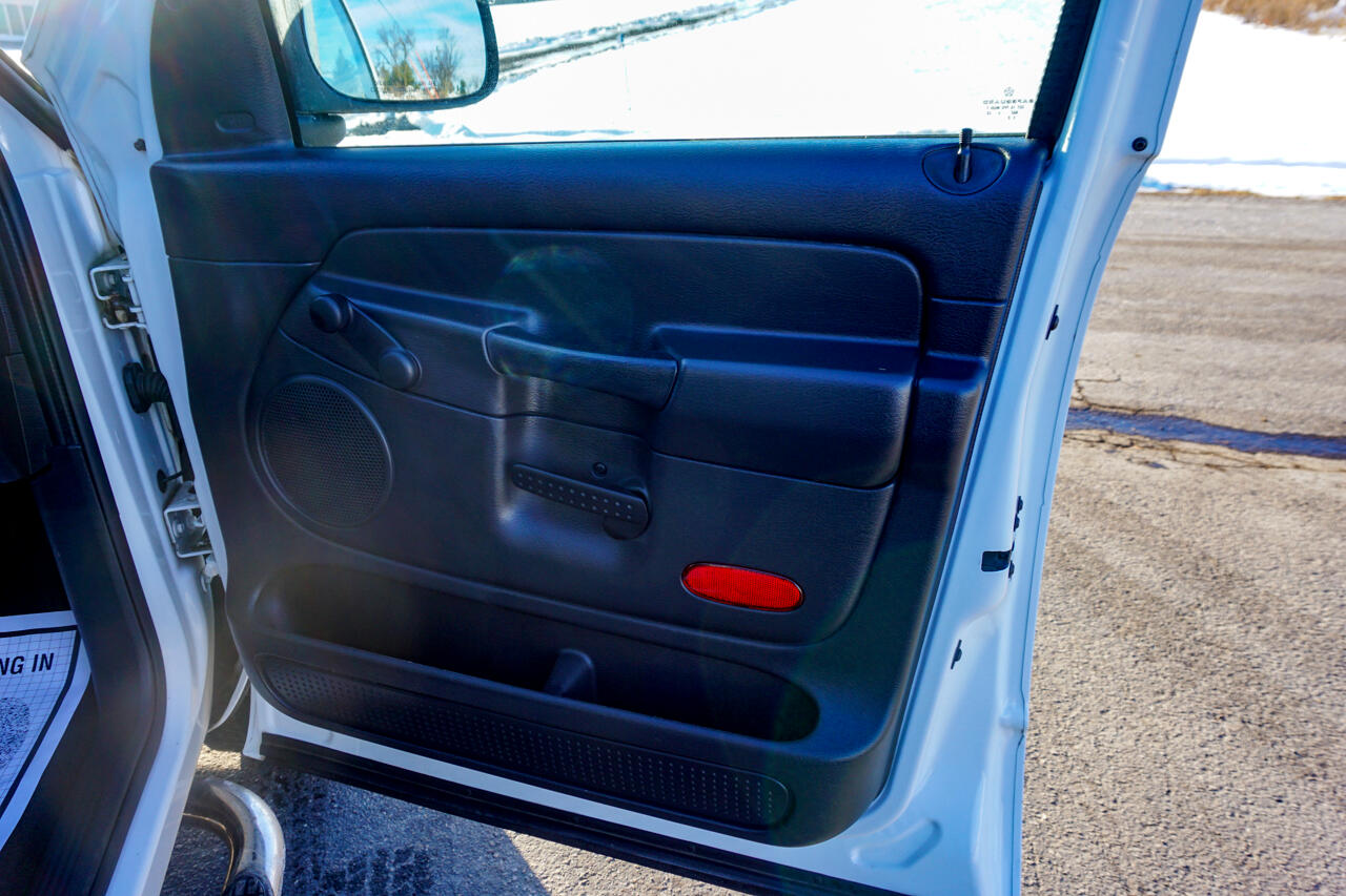 Dodge Ram 1500 4dr Quad Cab 140.5" WB 4WD ST 2004