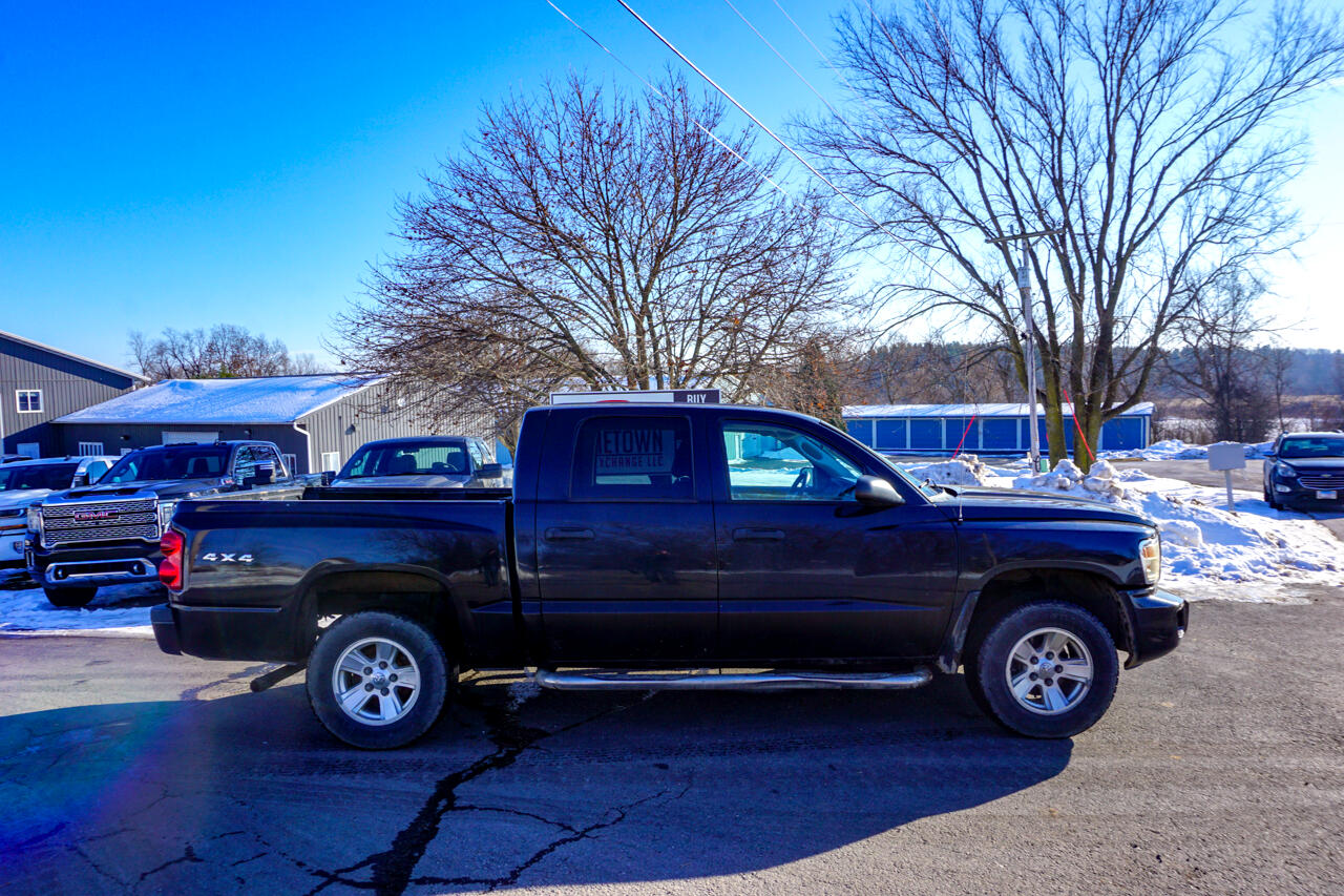 RAM Dakota 4WD Crew Cab SXT 2011