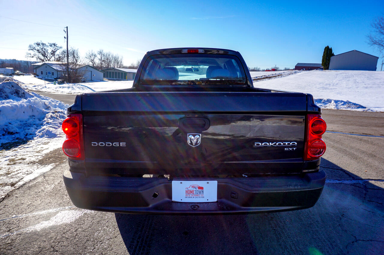 RAM Dakota 4WD Crew Cab SXT 2011