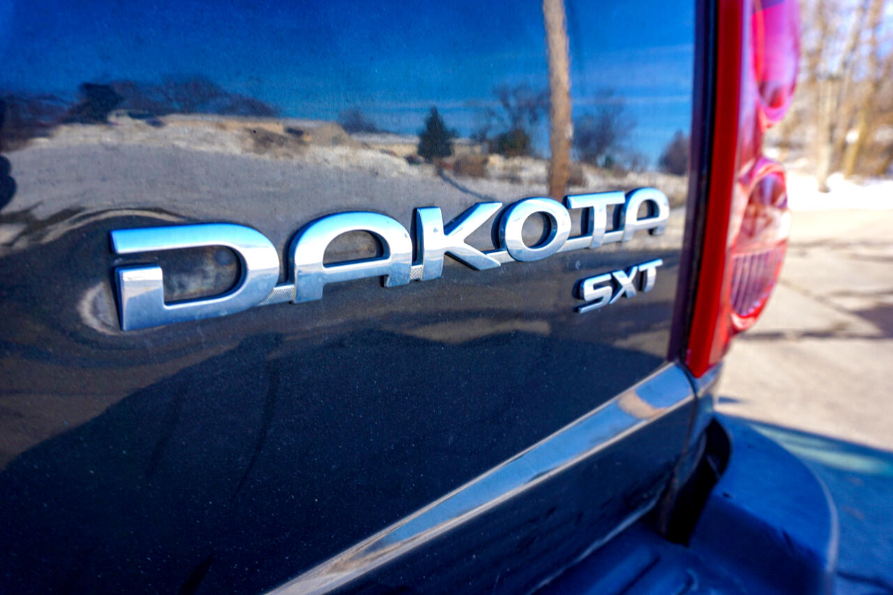 RAM Dakota 4WD Crew Cab SXT 2011