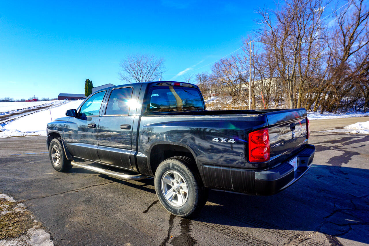RAM Dakota 4WD Crew Cab SXT 2011