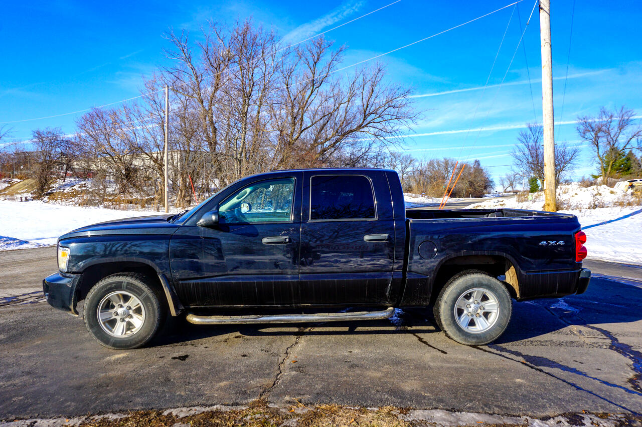 RAM Dakota 4WD Crew Cab SXT 2011