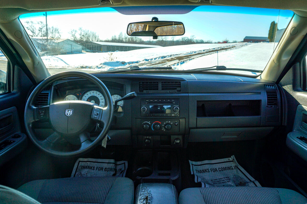 RAM Dakota 4WD Crew Cab SXT 2011