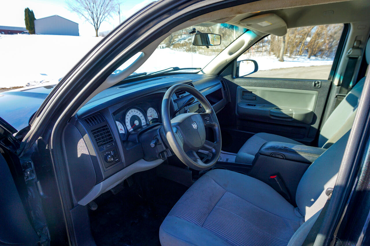 RAM Dakota 4WD Crew Cab SXT 2011