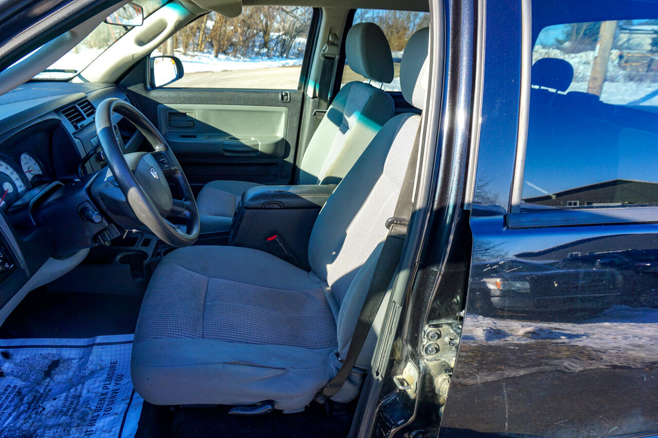 RAM Dakota 4WD Crew Cab SXT 2011