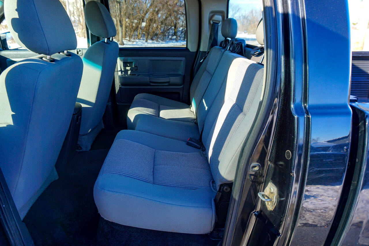 RAM Dakota 4WD Crew Cab SXT 2011