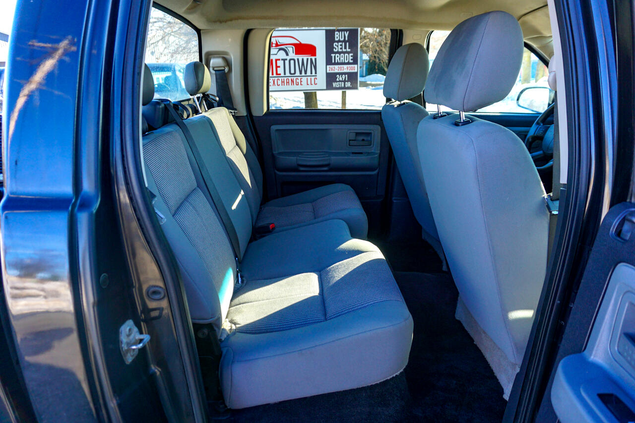 RAM Dakota 4WD Crew Cab SXT 2011