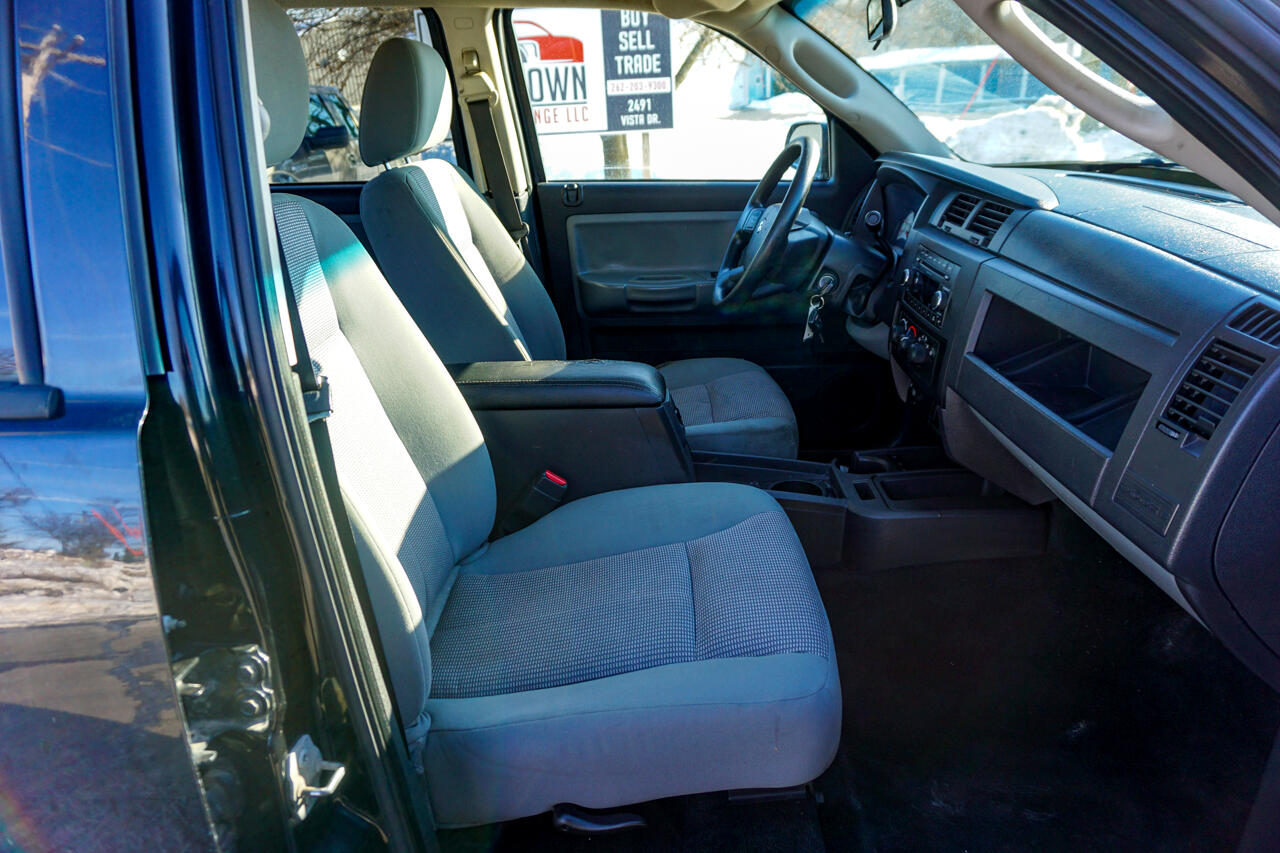 RAM Dakota 4WD Crew Cab SXT 2011