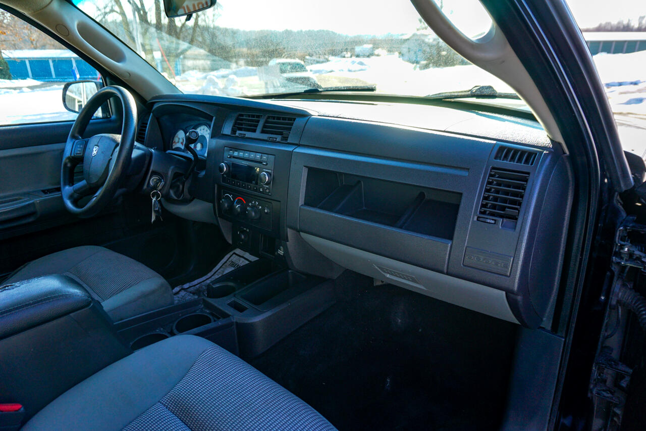 RAM Dakota 4WD Crew Cab SXT 2011