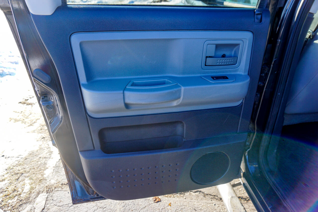 RAM Dakota 4WD Crew Cab SXT 2011