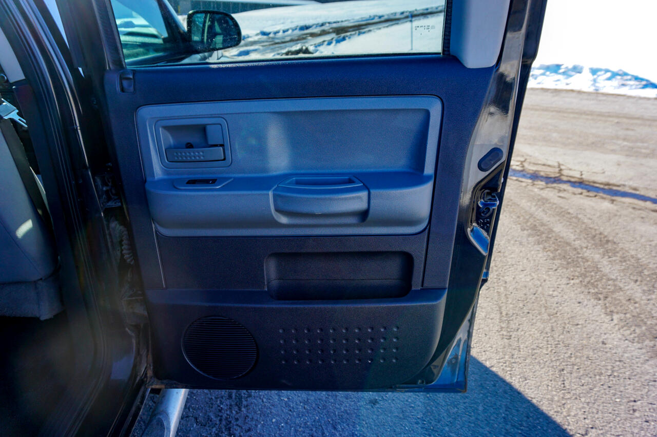 RAM Dakota 4WD Crew Cab SXT 2011