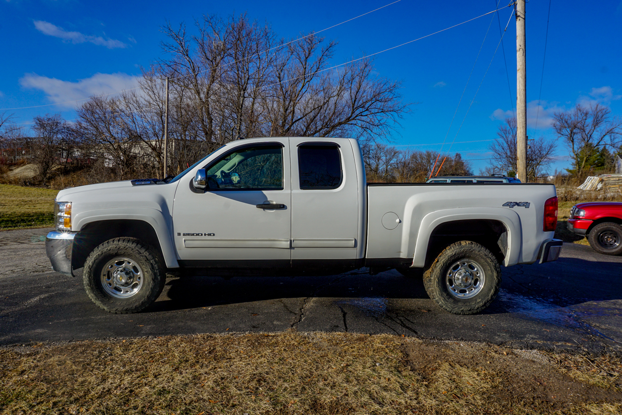 Chevrolet Silverado 2500HD 4WD Ext Cab 143.5" LT 2009