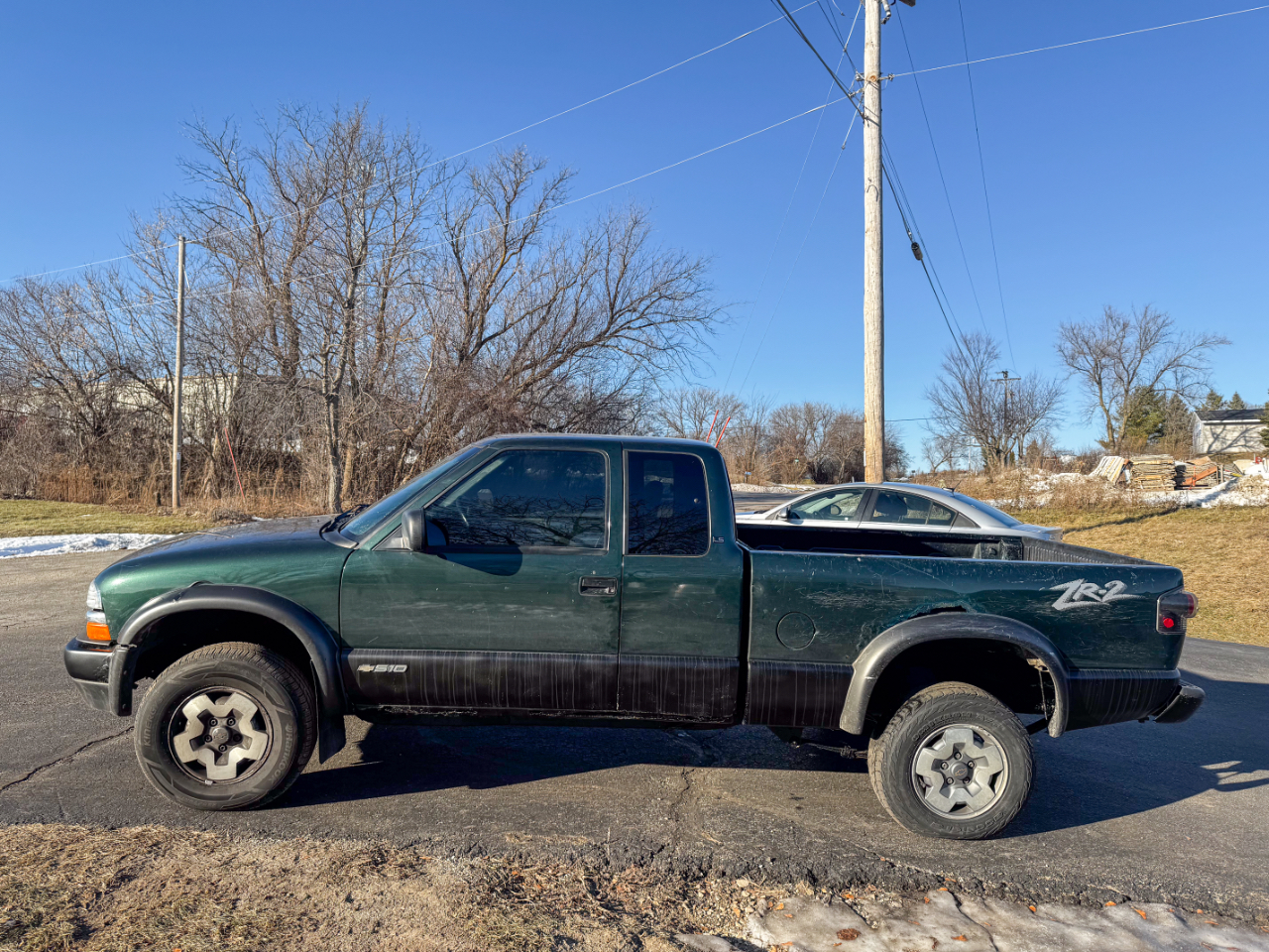 Chevrolet S-10 Ext Cab 123" WB 4WD LS 2002