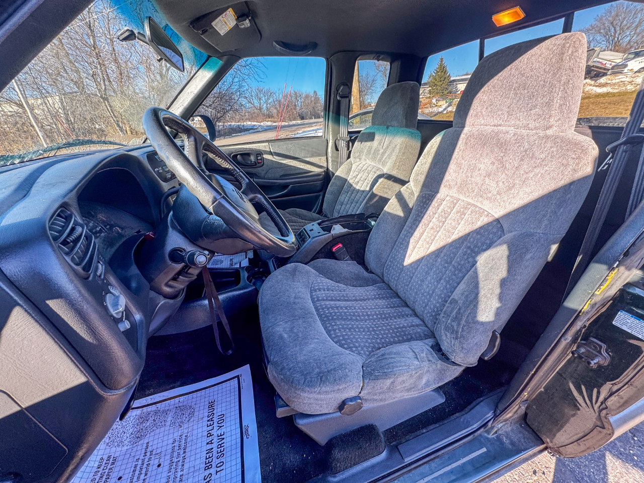 Chevrolet S-10 Ext Cab 123" WB 4WD LS 2002