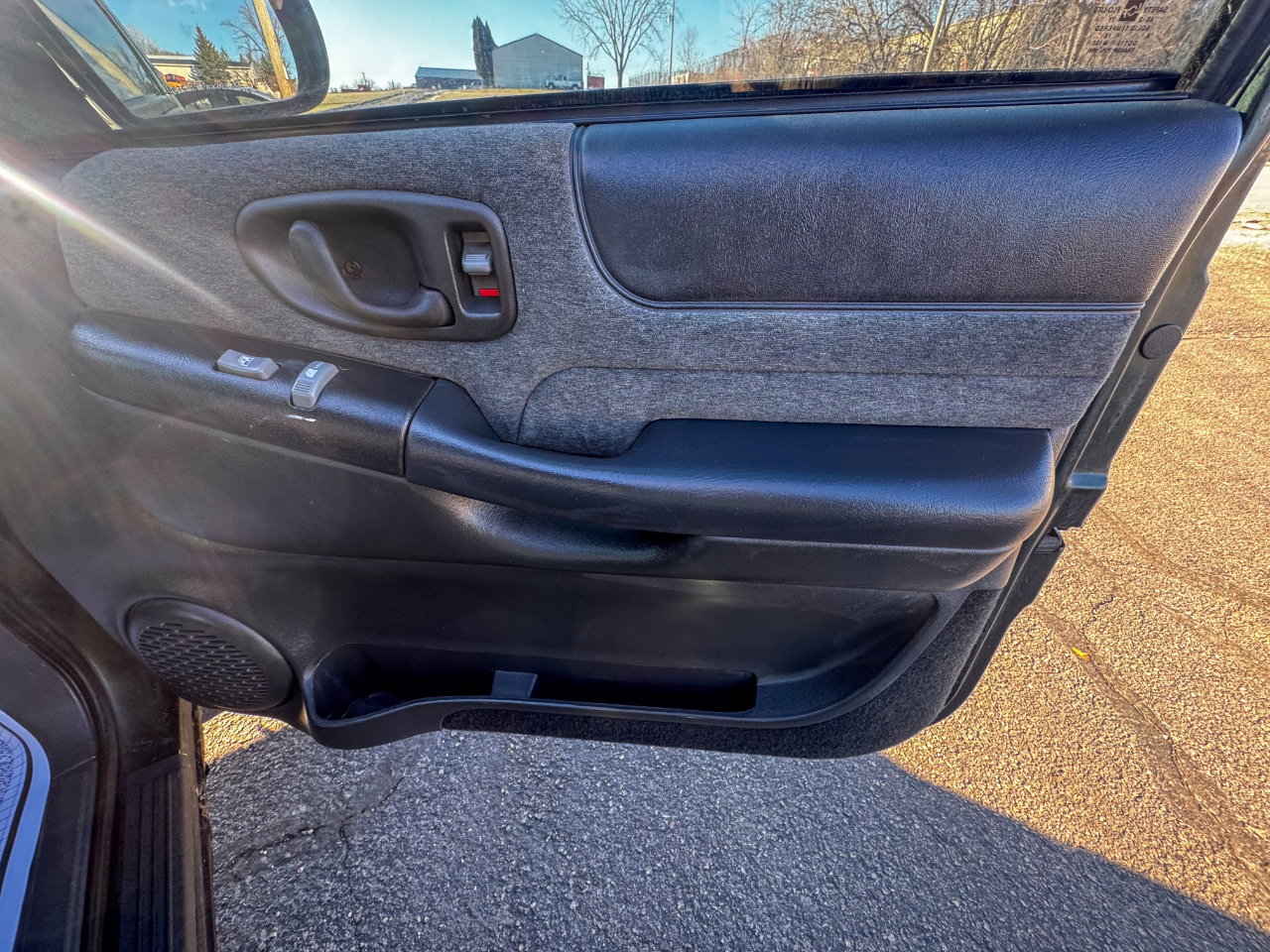 Chevrolet S-10 Ext Cab 123" WB 4WD LS 2002