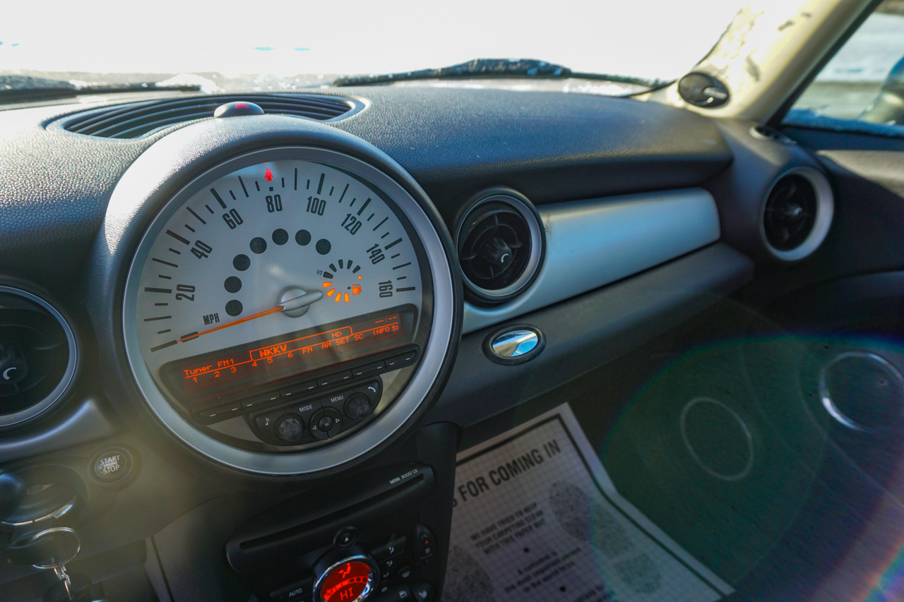 MINI Cooper Hardtop 2dr Cpe 2011