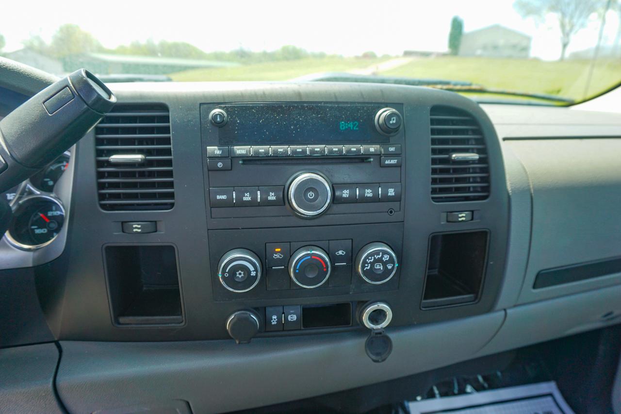 GMC Sierra 2500HD 4WD Reg Cab 133.7" Work Truck 2012