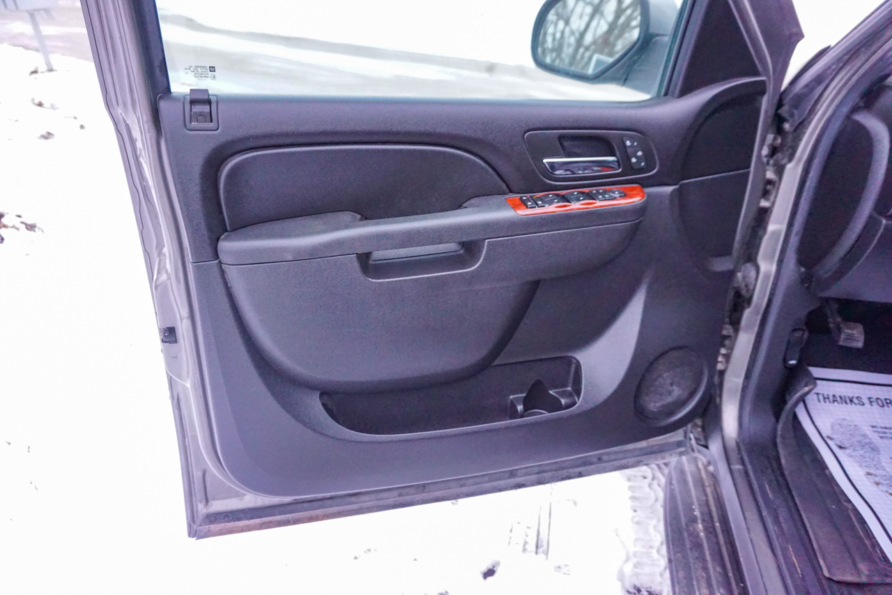 Chevrolet Tahoe 4WD 4dr 1500 LT 2012