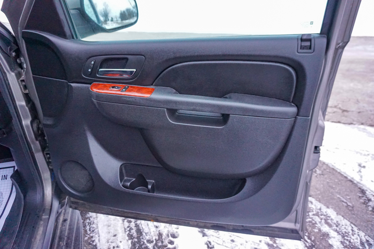 Chevrolet Tahoe 4WD 4dr 1500 LT 2012