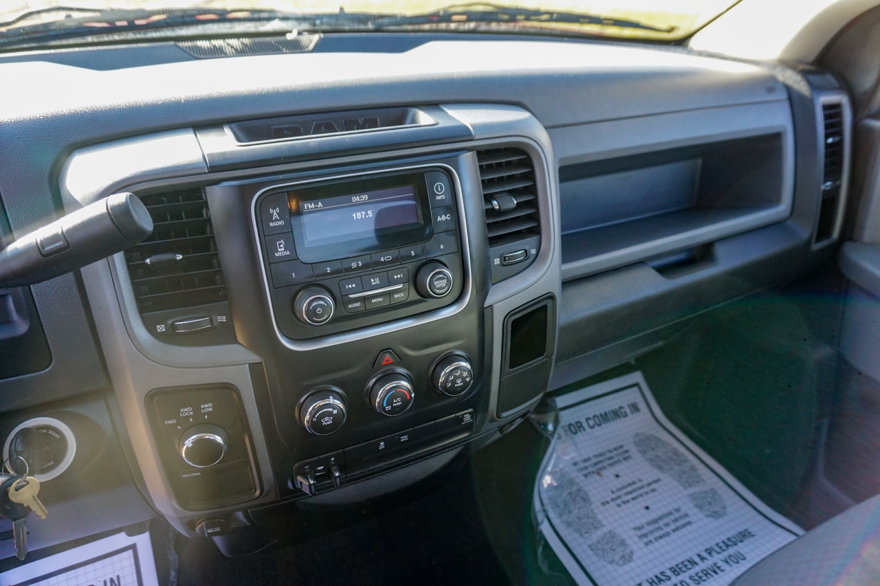 RAM 2500 4WD Reg Cab 140.5" Tradesman 2013