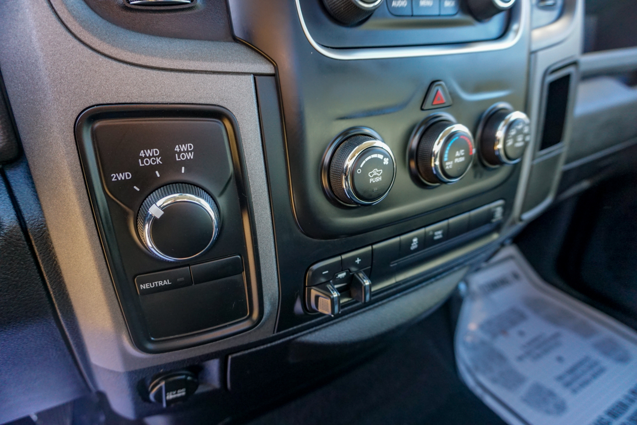 RAM 2500 4WD Reg Cab 140.5" Tradesman 2013