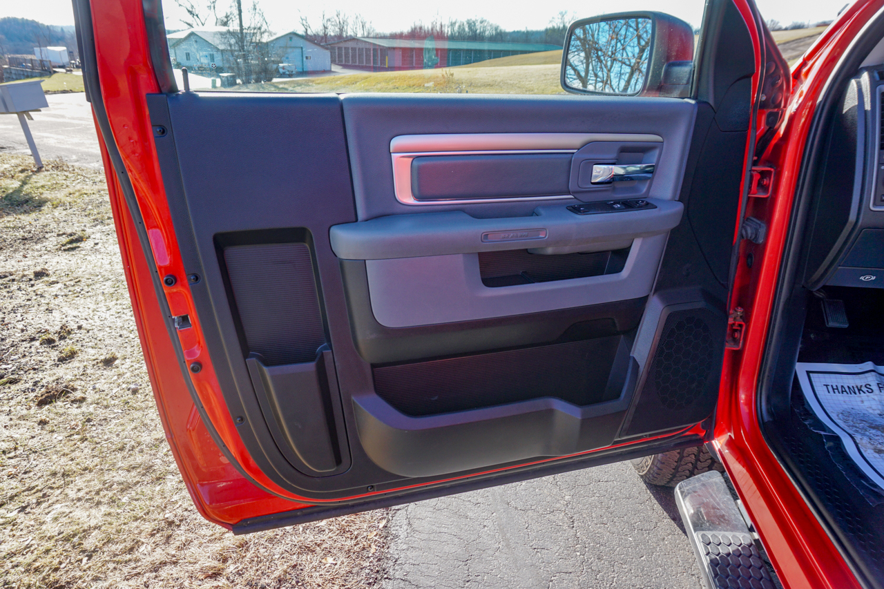 RAM 2500 4WD Reg Cab 140.5" Tradesman 2013