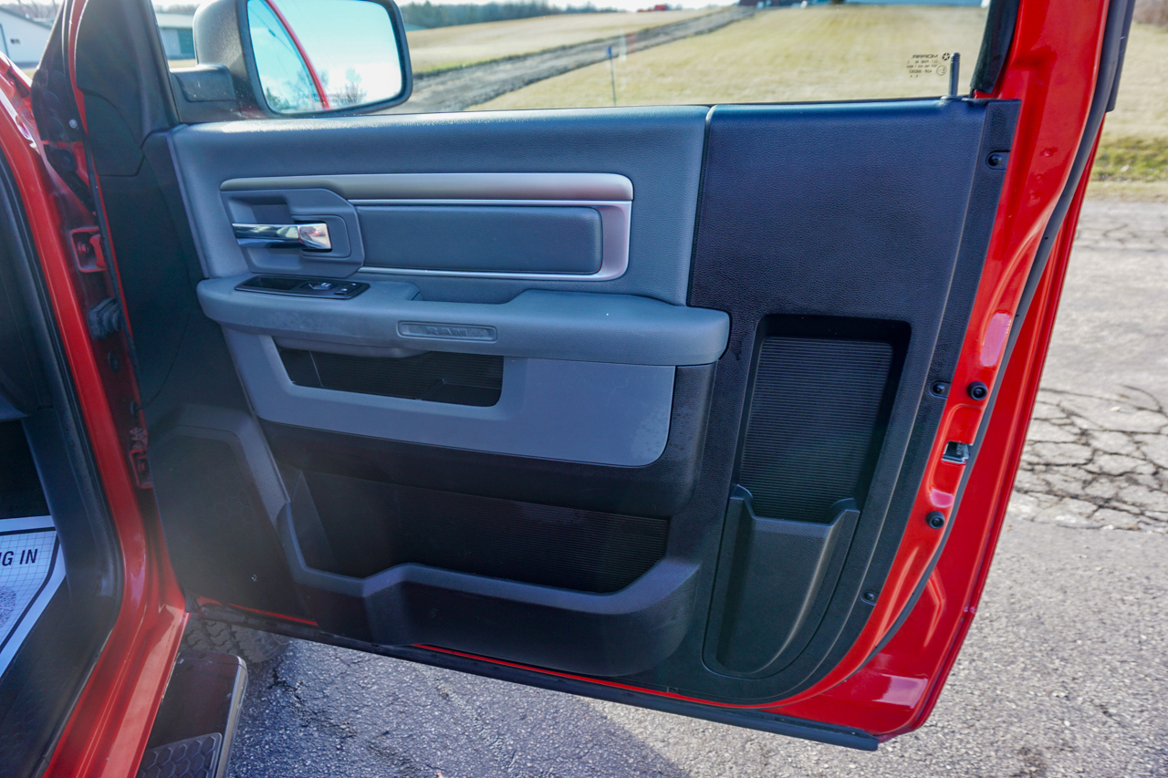 RAM 2500 4WD Reg Cab 140.5" Tradesman 2013