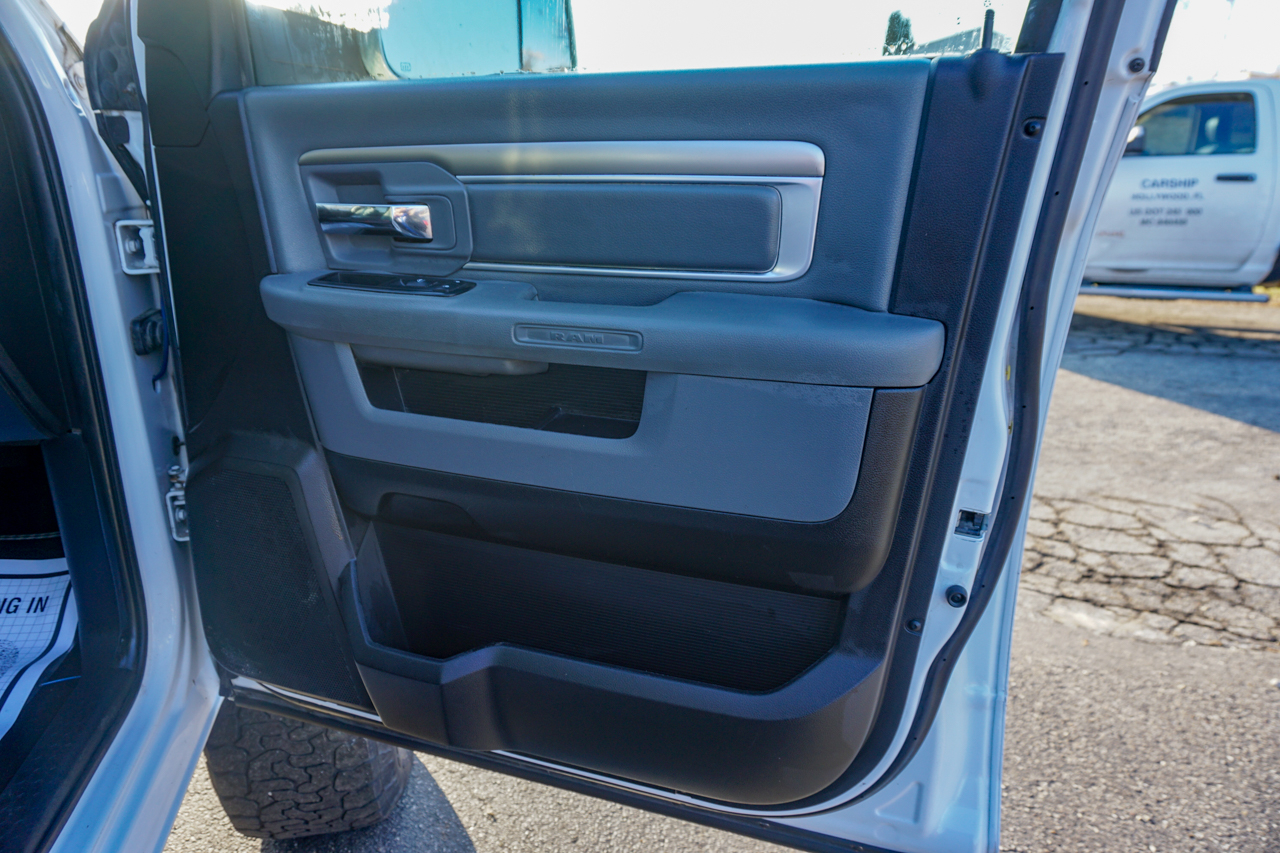 RAM 2500 4WD Crew Cab 149" SLT 2015