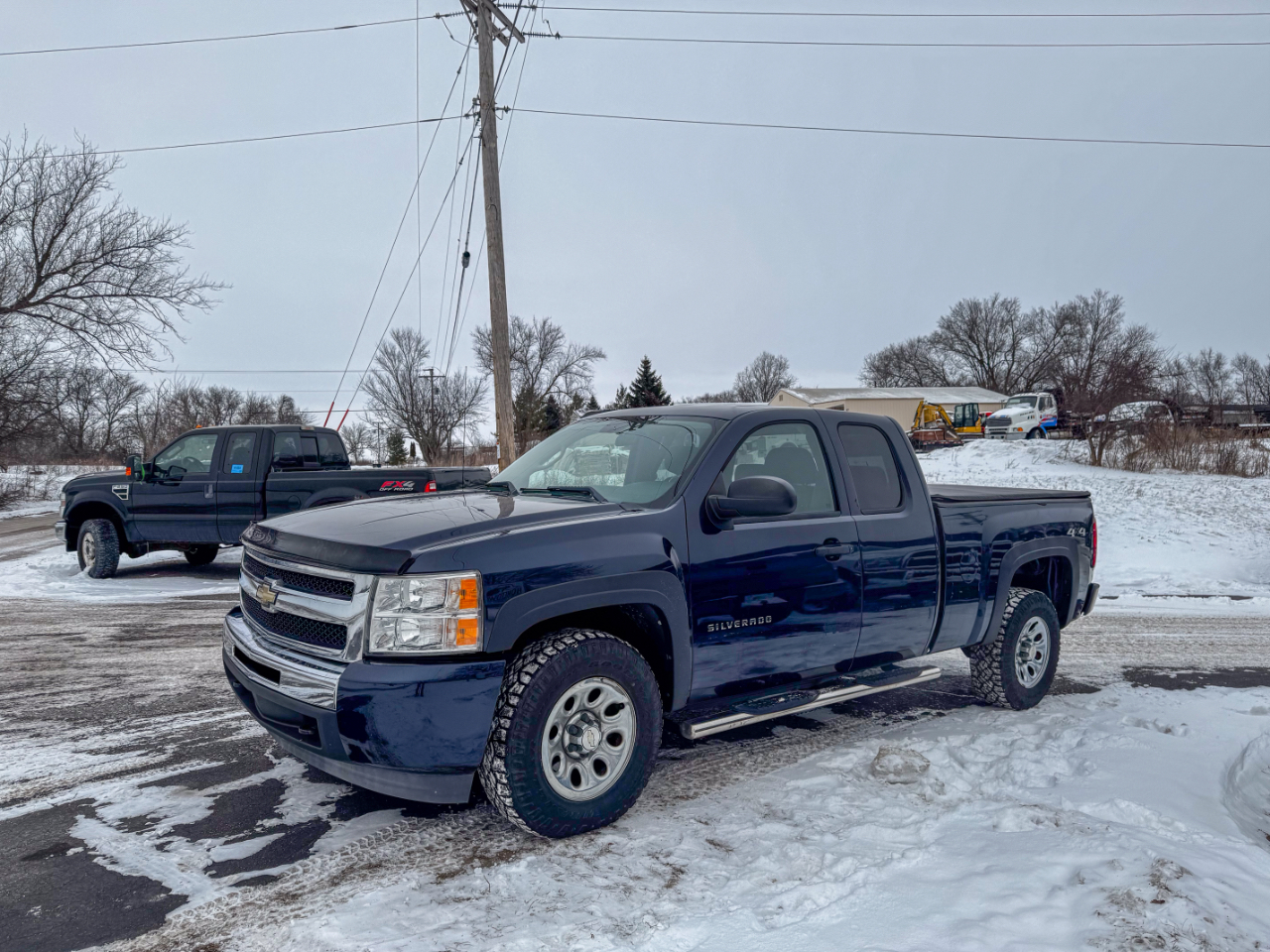 Chevrolet Silverado 1500 4WD Ext Cab 143.5" LT 2011