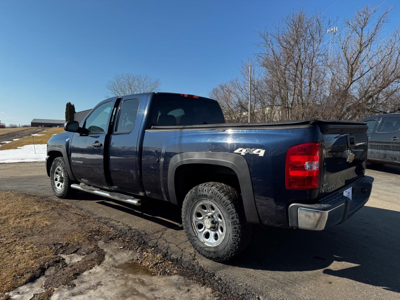 Chevrolet Silverado 1500 4WD Ext Cab 143.5" LT 2011