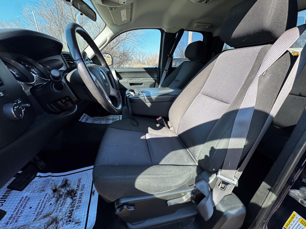 Chevrolet Silverado 1500 4WD Ext Cab 143.5" LT 2011