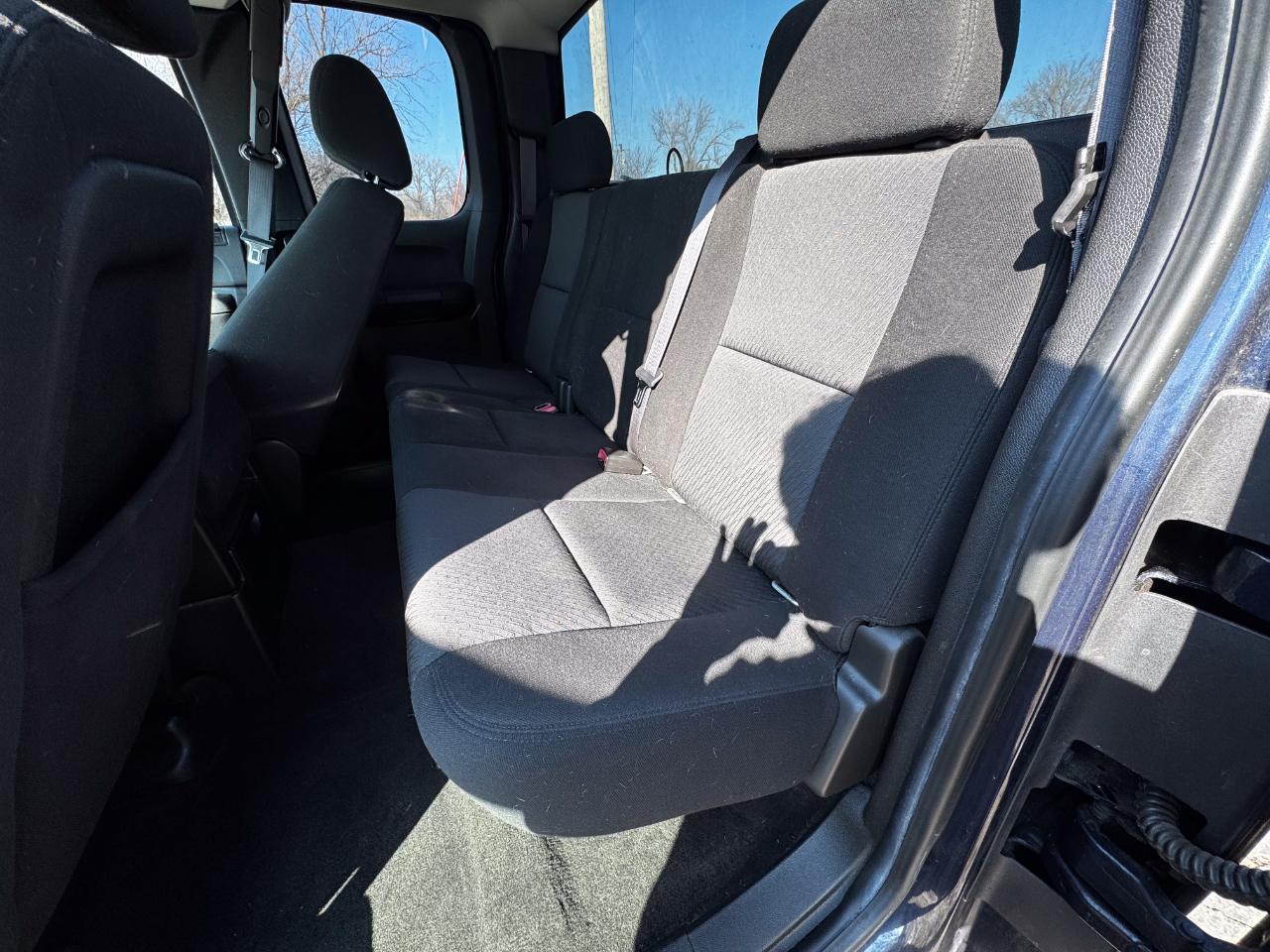 Chevrolet Silverado 1500 4WD Ext Cab 143.5" LT 2011