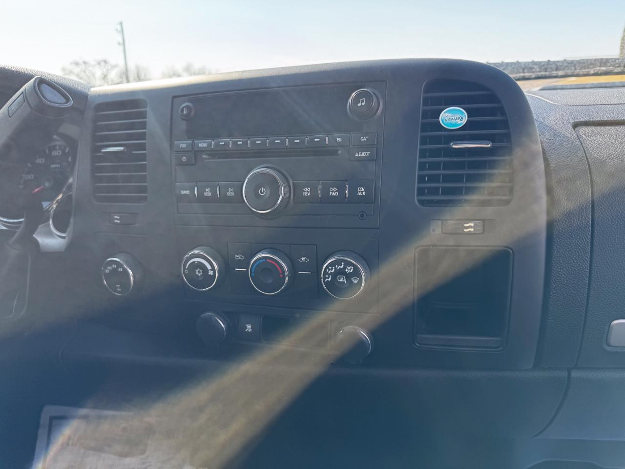 Chevrolet Silverado 1500 4WD Ext Cab 143.5" LT 2011