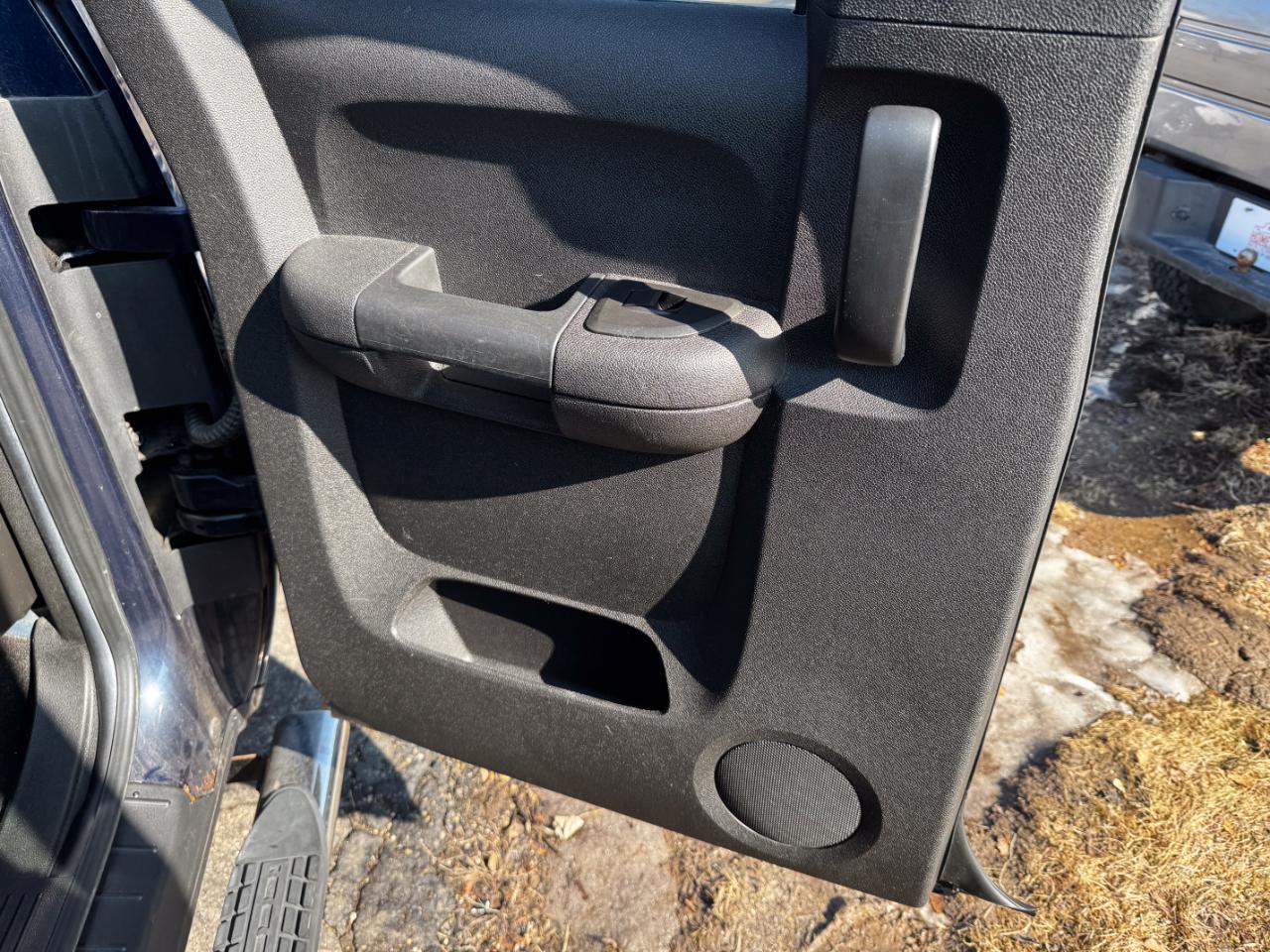 Chevrolet Silverado 1500 4WD Ext Cab 143.5" LT 2011